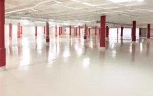 echipa HIDROIZOL în timpul unei lucrări de pardoseală